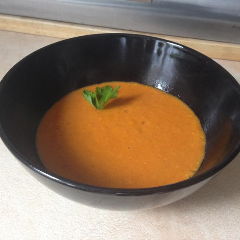 Zupa curry z czerwonej soczewicy i mleczka kokosowego