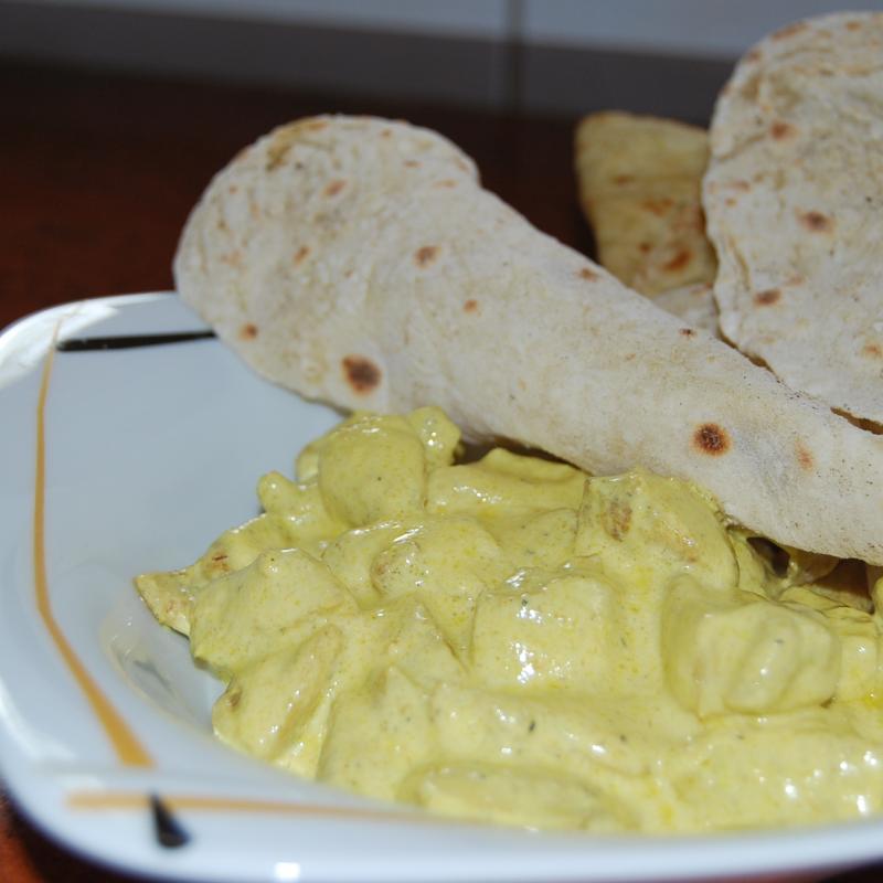 Kurczak curry z chlebkiem chapati