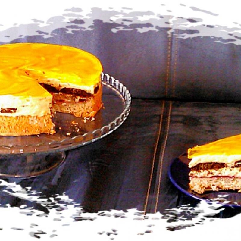 Wyborny tort makowo kokosowy z mango i czarną porzeczką